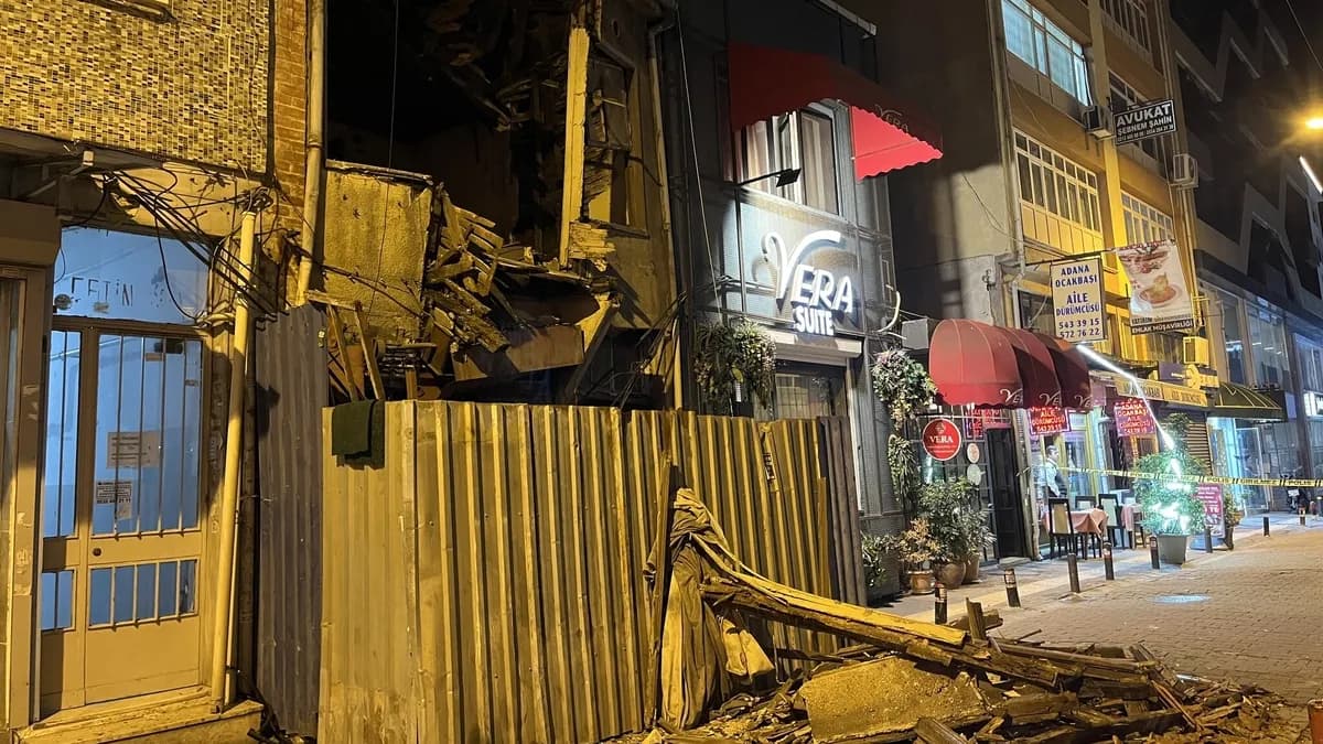 Bakırköy'de metruk bina sokağa çöktü! Ekipler sevk edildi