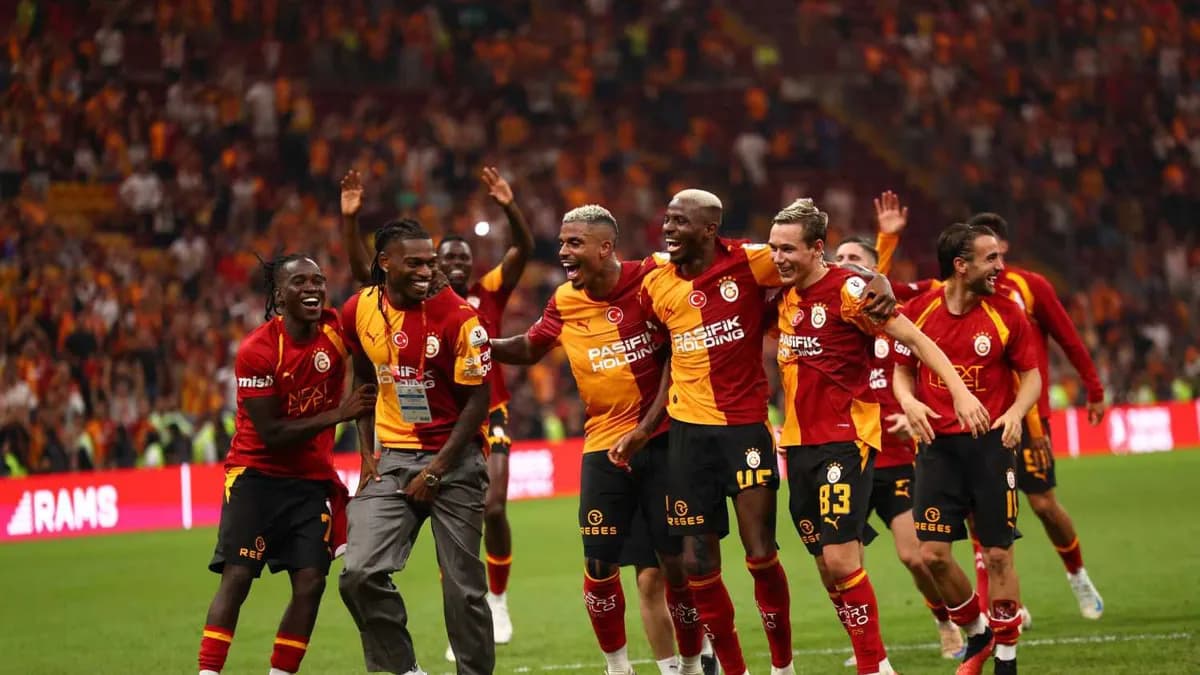 Galatasaray'ın yıldızına Chelsea ve Manchester United kancası!