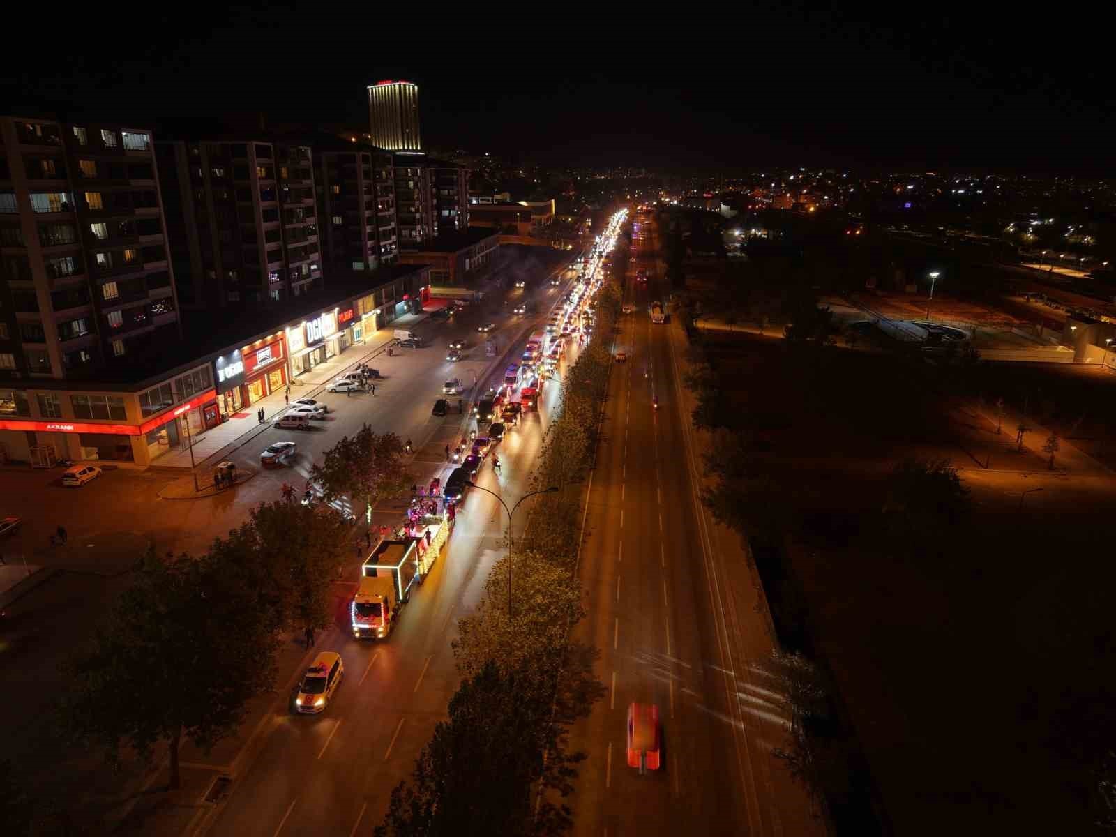 Yılmaz’dan Cumhuriyet kortejine davet