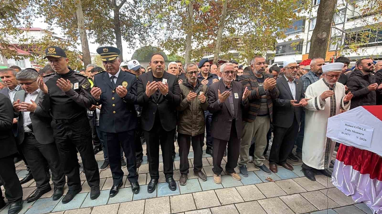 Kanser nedeniyle hayatını kaybeden polis memuru, memleketinde son yolculuğuna uğurlandı