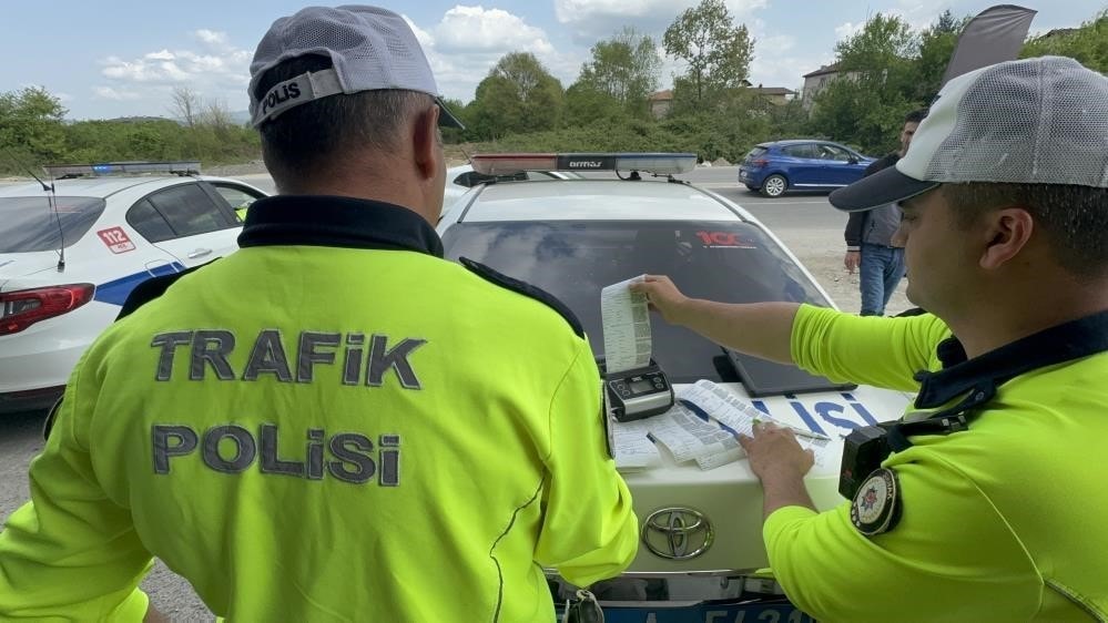 348’i hızdan bin 149 araç sürücüsüne ceza yazıldı