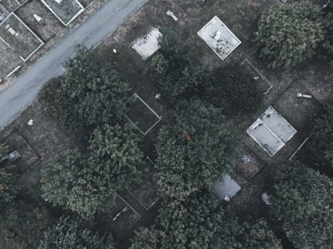 Cenazeye giden aile ölümden döndü: Bolu Dağı Tüneli’nde tırın çarpıp kaçtığı otomobil takla attı