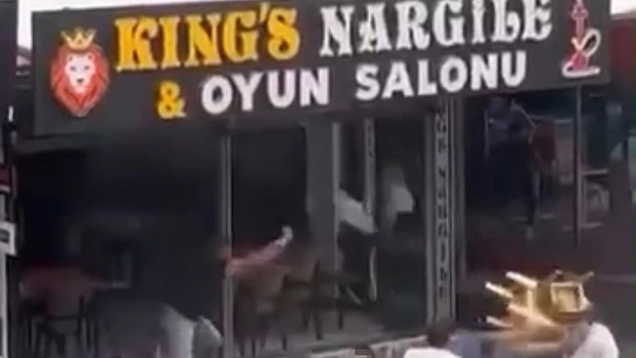 Oyun Salonunda Ortalık Karıştı: Sandalyeler Havada Uçuştu
