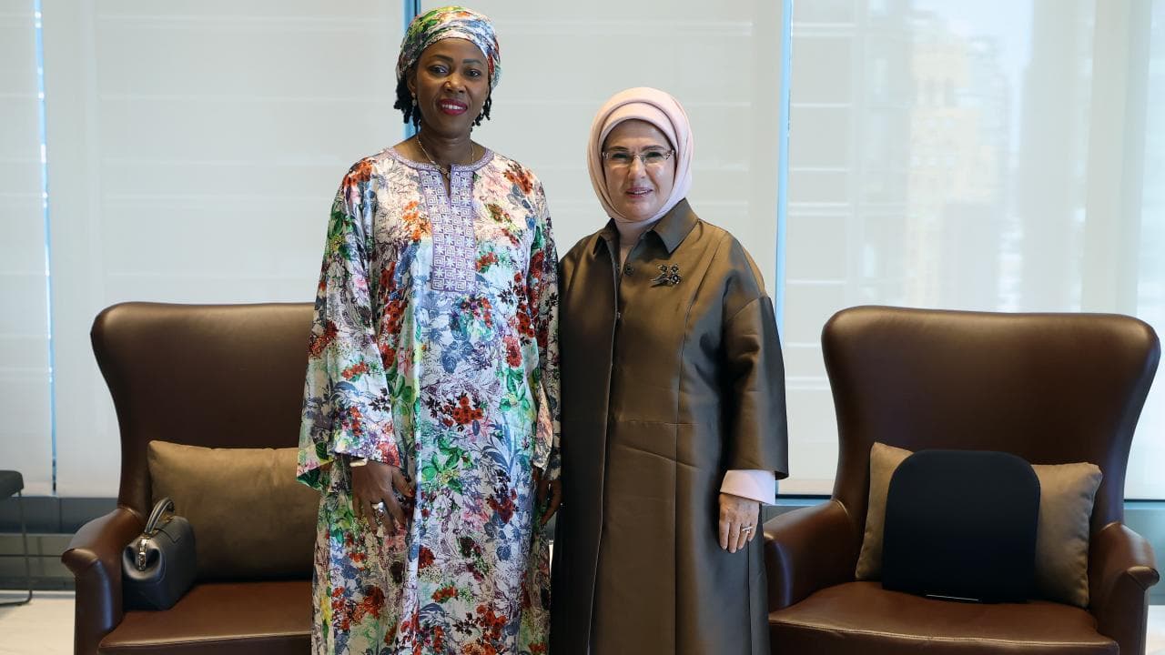 Emine Erdoğan Sierra Leone Cumhurbaşkanı'nın eşi ile görüştü