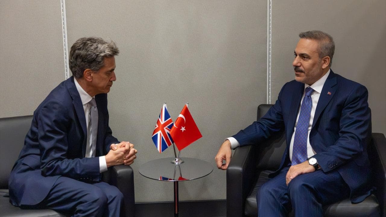 Dışişleri Bakanı Fidan, New York'ta İngiliz Mevkidaşıyla Bir Araya Geldi