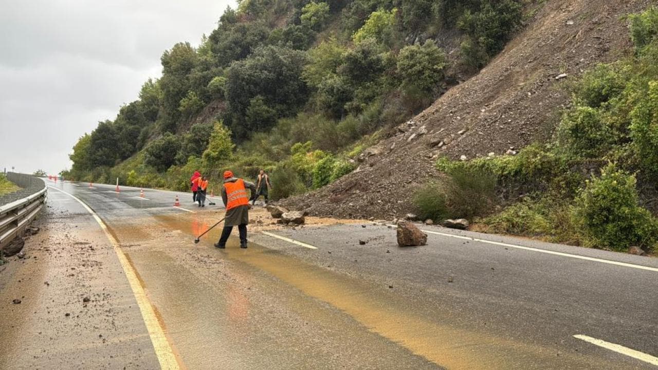 Zonguldak'ı sağanak vurdu: Sağanak ve heyelan etkili oldu
