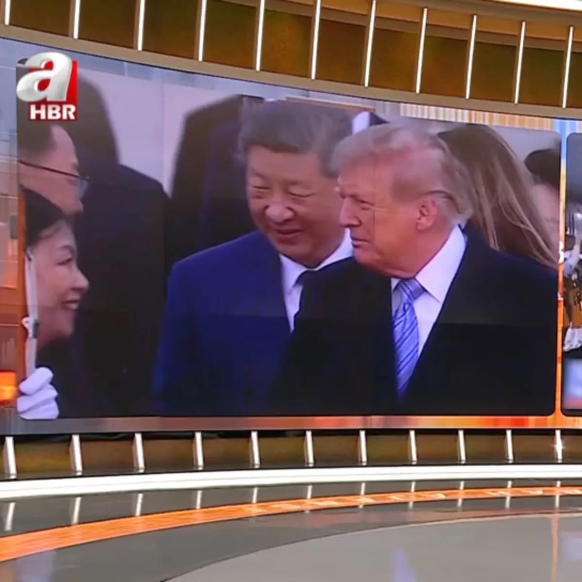 Trump, Şi Cinping'i havalimanında karşıladı! Zirvenin gündemi belli oldu