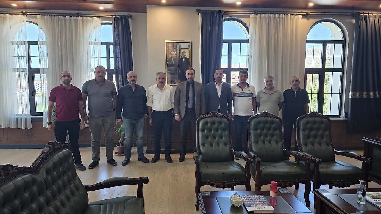 Baskil Belediyesi'nde İşçiye Yüzde 30 Zam: "Emeğin ve Alın Terinin Yanındayız"