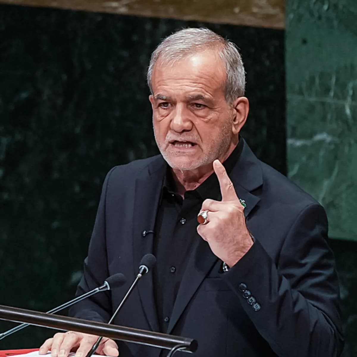 Pezeşkiyan: “Asla boyun eğmeyeceğiz!” Savaşın ortasında ABD'ye gitti, meydan okudu