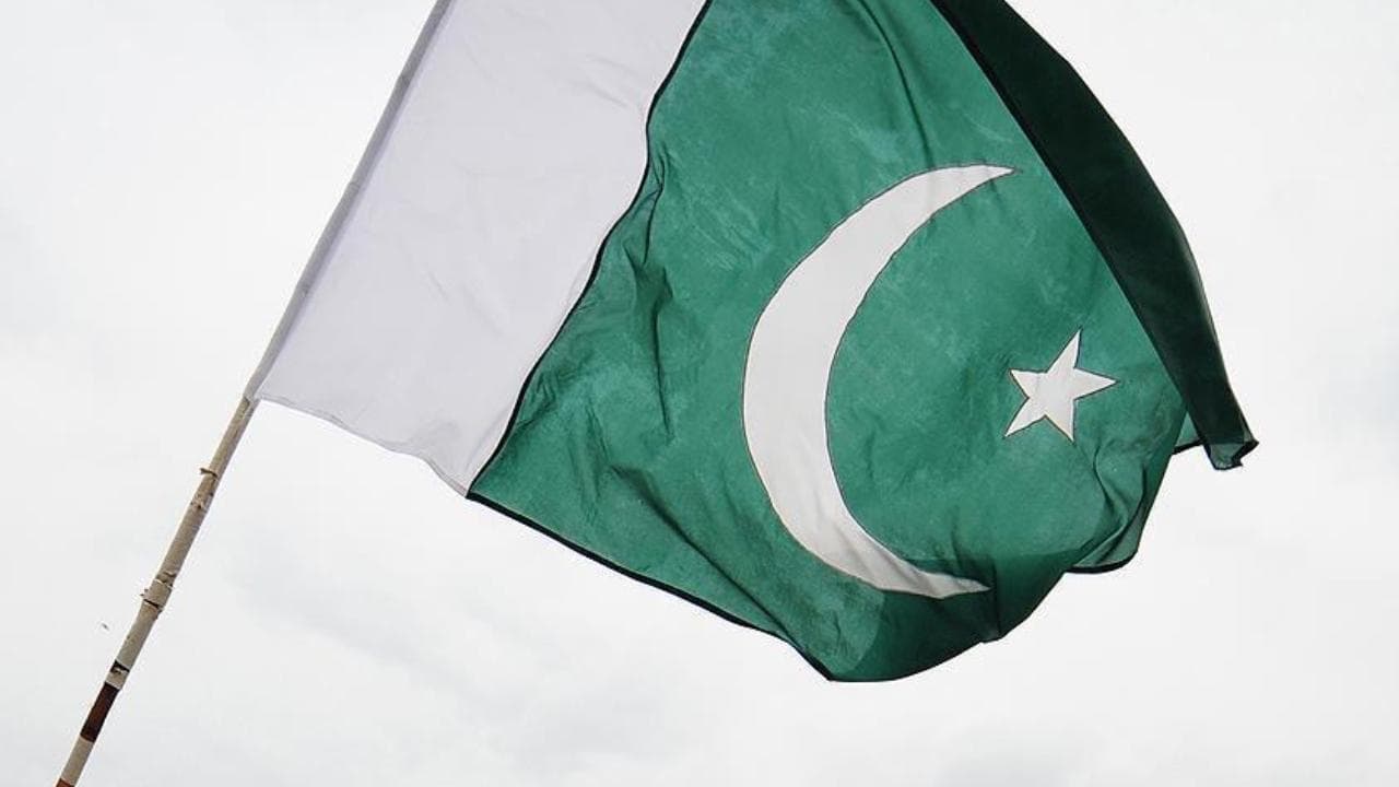 Pakistan, Afganistan'da 10 noktaya hava saldırısı düzenlediğini duyurdu