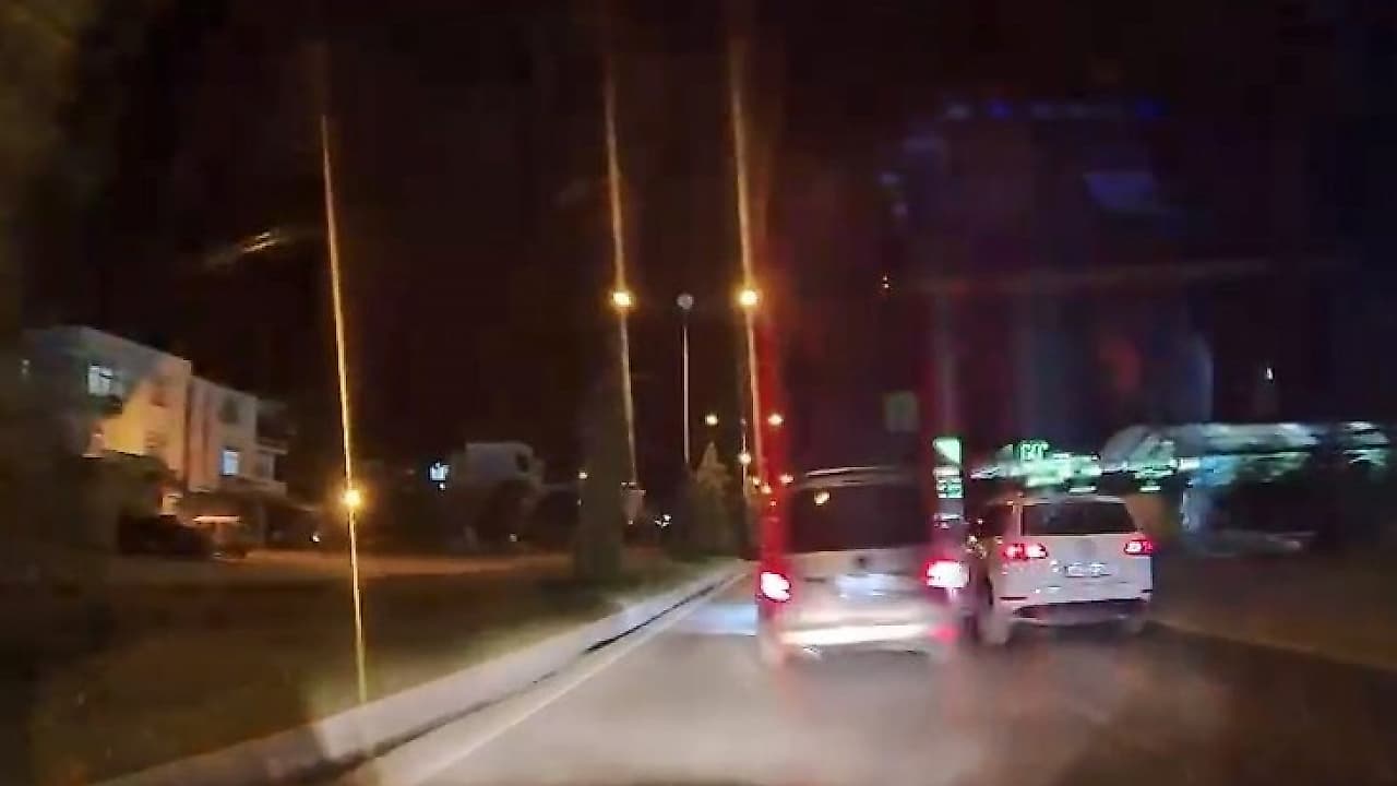 Elazığ’da Tehlikeli Şerit Değiştiren Sürücü Cezadan Kaçamadı