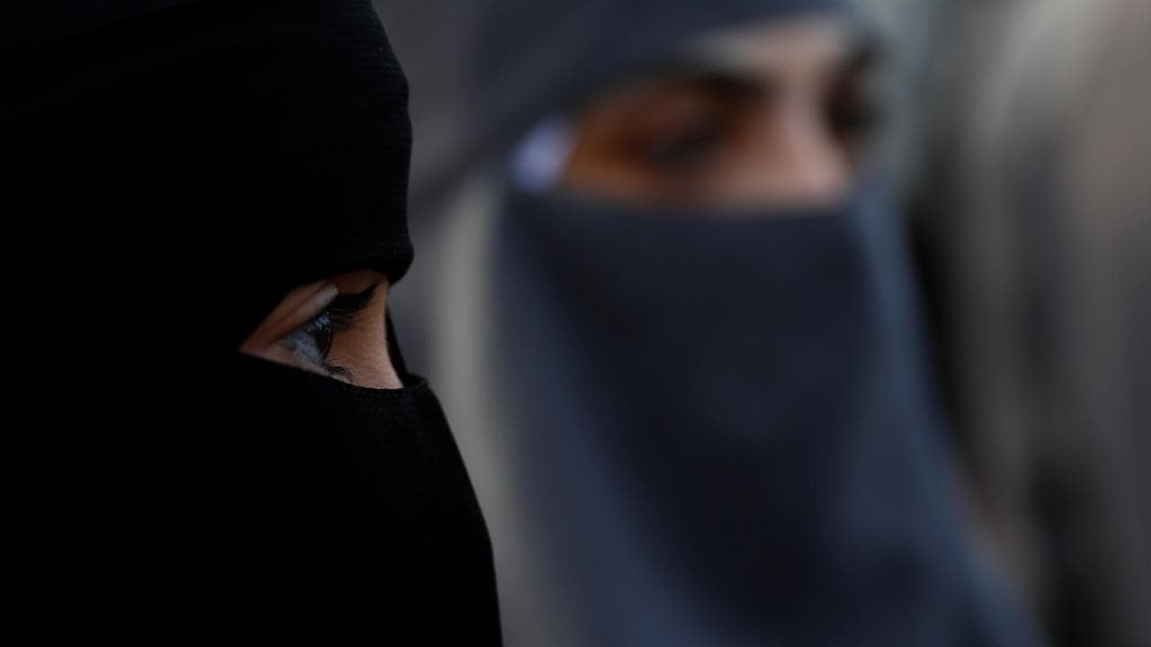 İtalya'da hükümet, yabancı öğrenci sayısını sınırlayan ve burka yasağı getiren düzenlemeyi onayladı