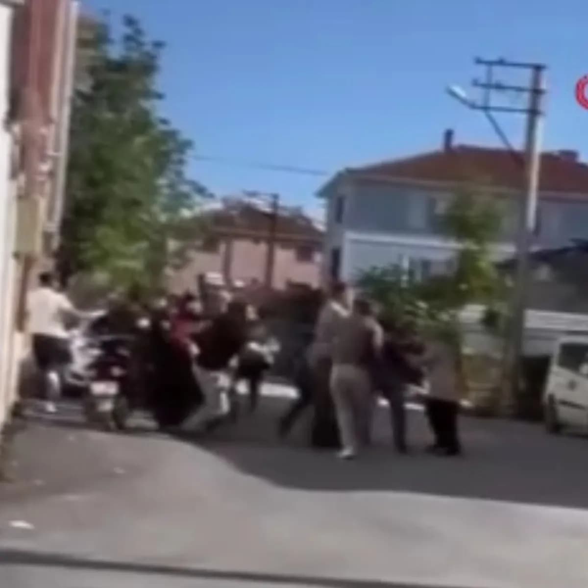 Bursa’da inşaat işçileri ile müteahhit birbirine girdi: 8 yaralı
