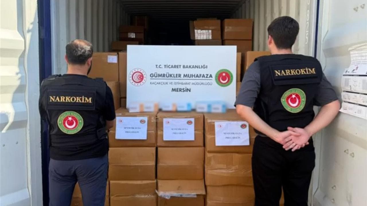 Mersin'de reçetesiz satılması yasak olan 1,7 ton ilaç ele geçirildi