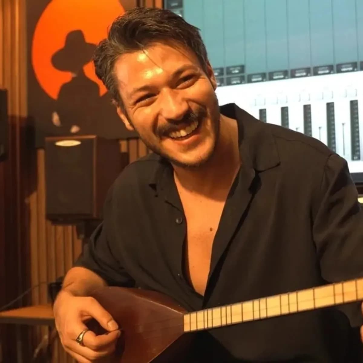 Kubilay Aka, Aras karakterinin hikâyesine bu kez sesiyle eşlik etti