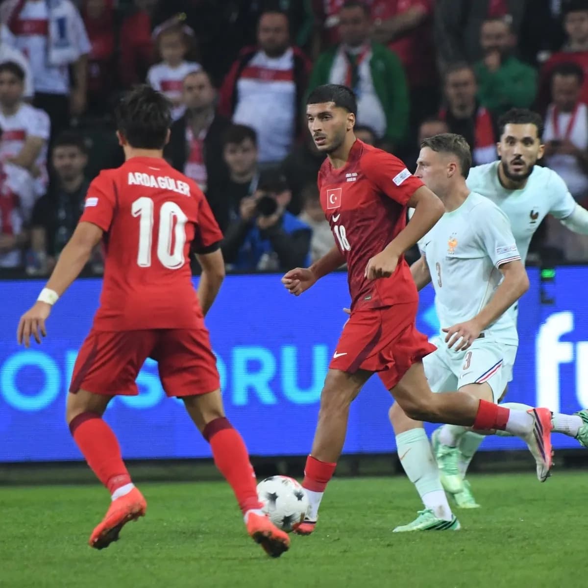 Türkiye'nin Fransa karşısındaki mücadelesine spor yazarlarından dikkat çeken yorumlar: Arda Güler ve cesur futbol