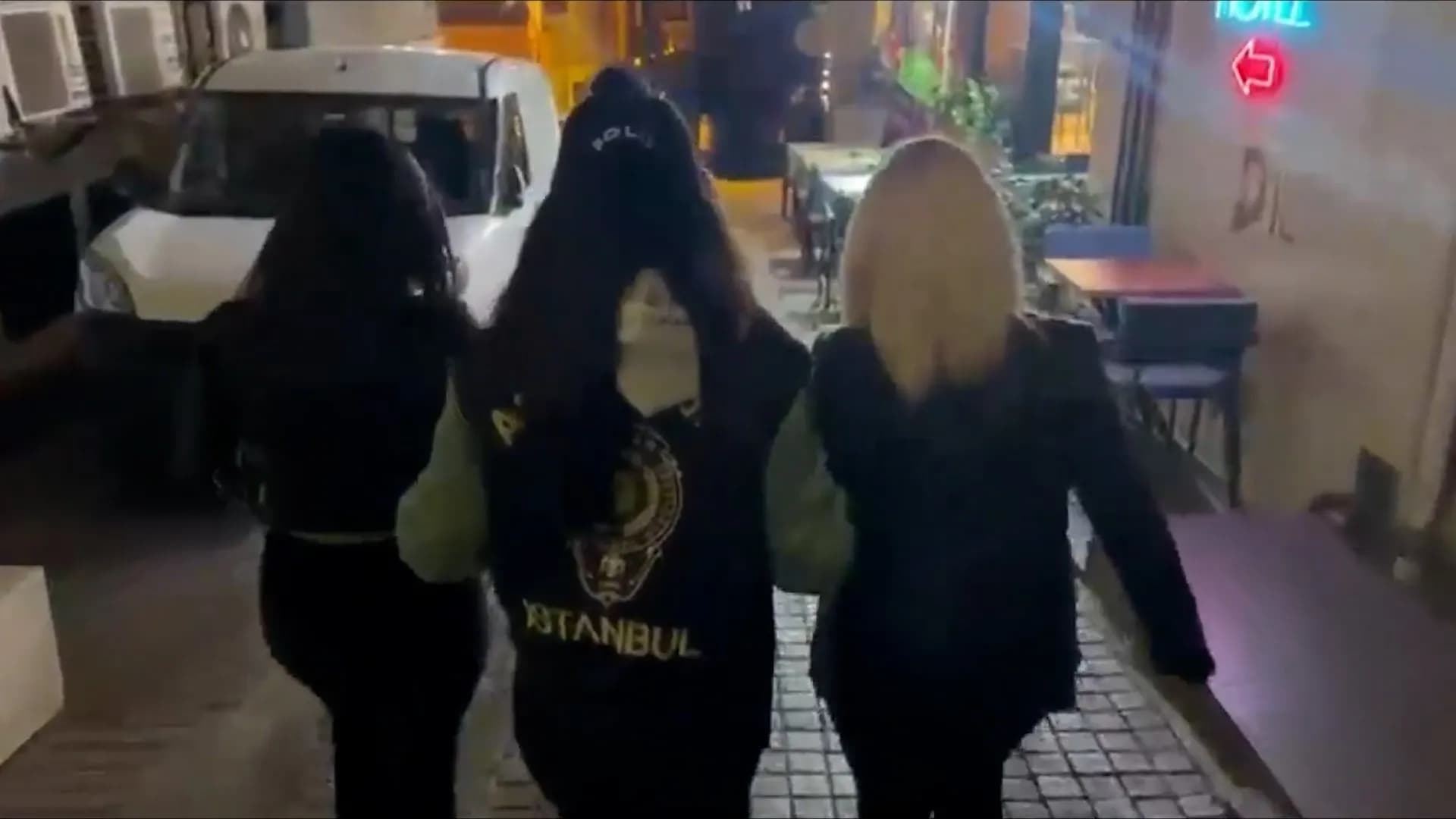 Beyoğlu'nda Gece Operasyonu: Dron Destekli Asayiş Denetiminde 27 Gözaltı