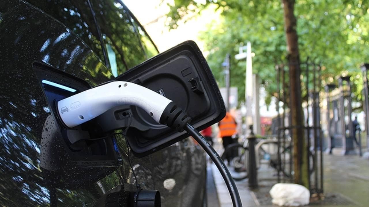 Araştırmacılar daha iyi elektrikli araç bataryaları üretmek için çip üretim teknolojisinden yararlanıyor