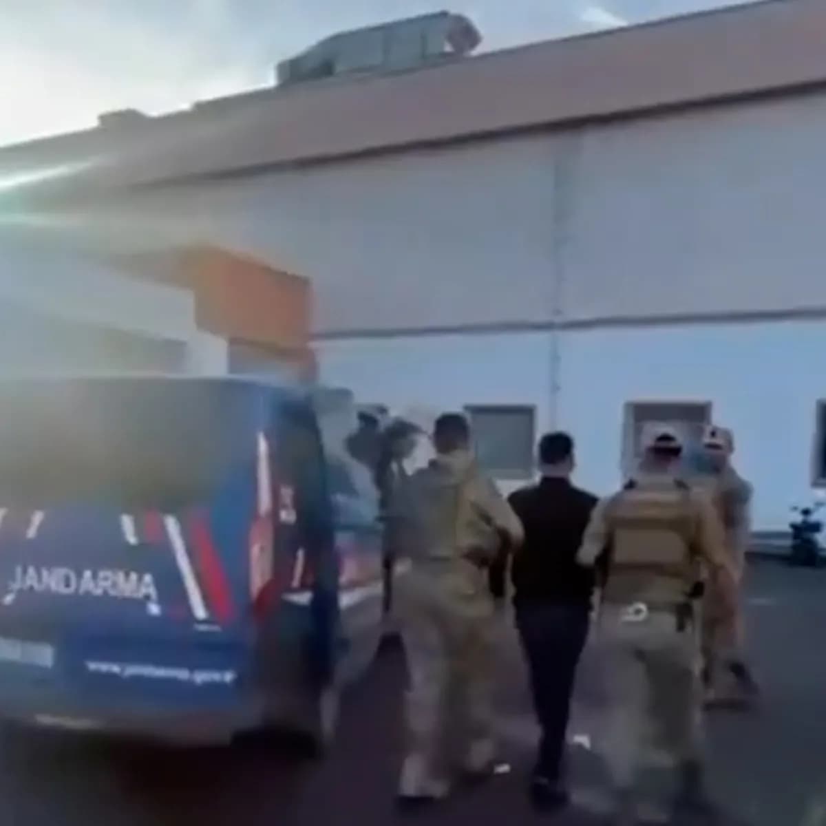 Yasa dışı bahis soruşturmasında operasyon! 30 şüpheliye gözaltı kararı