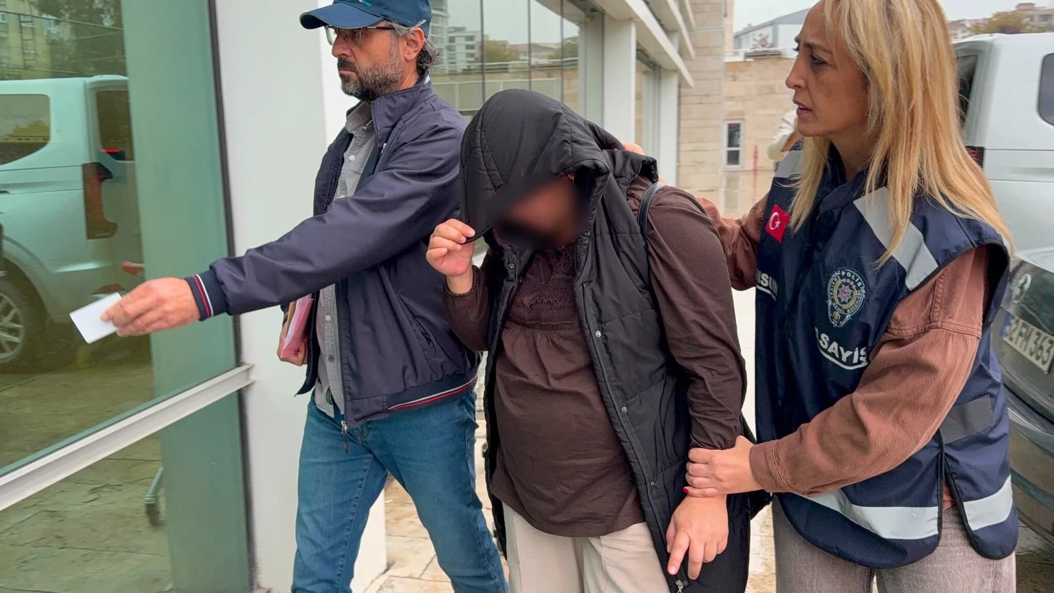 AVM'de 20 bin liralık hırsızlık! Çok sayıda suç kaydı çıktı