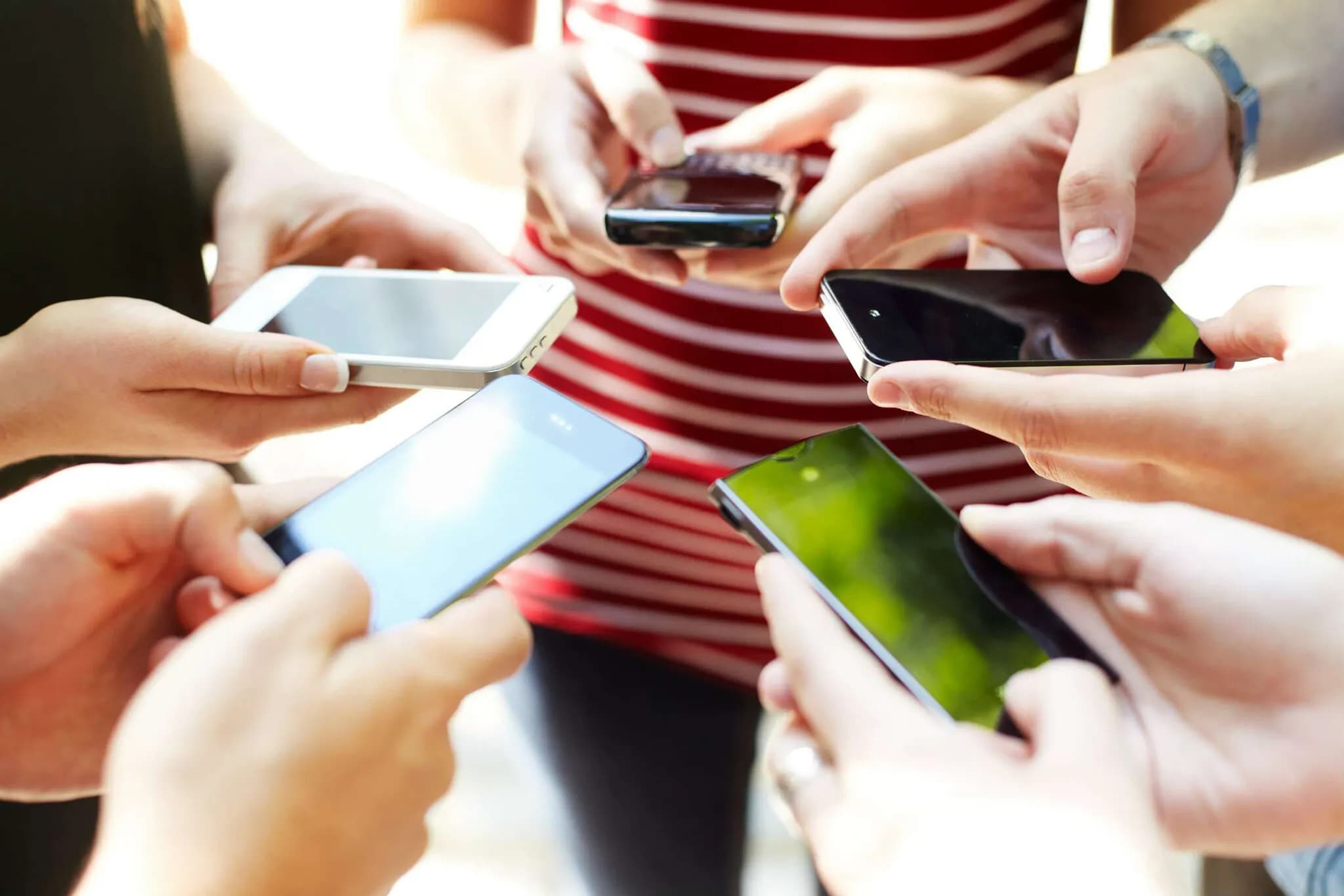 Dijital dünyadan sessiz tahribat! Korkutan "Brain Drain" tehlikesi: Akıllı telefon ergenlerde IQ puanını düşürdü