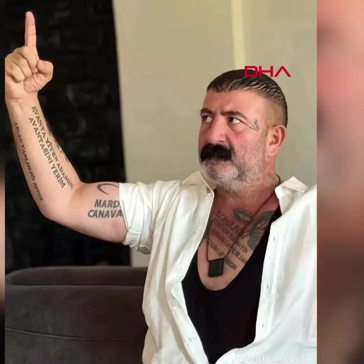 Sosyal medyada ünlenmek için videolar çeken cinayet hükümlüsü yakalandı