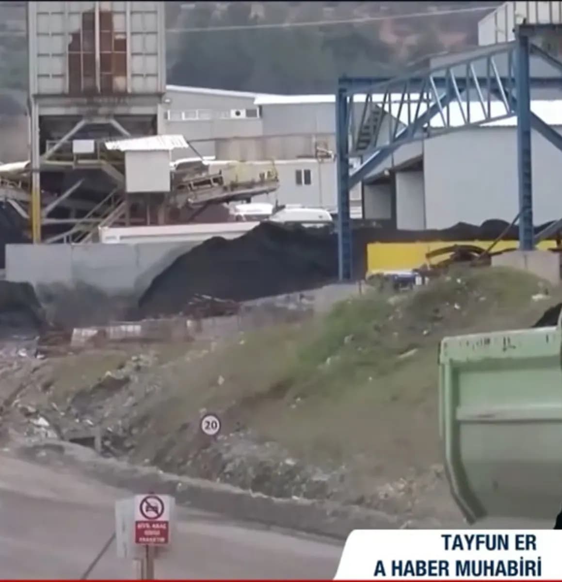 Soma'da maden ocağında göçük: 2 işçi kurtarıldı, 5 işçiye ulaşılmaya çalışılıyor