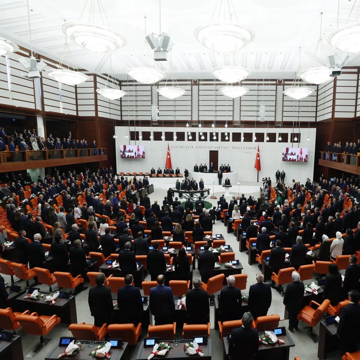 TBMM'de Yeni Anayasa Mesaisi: Süreç Nasıl İşleyecek?