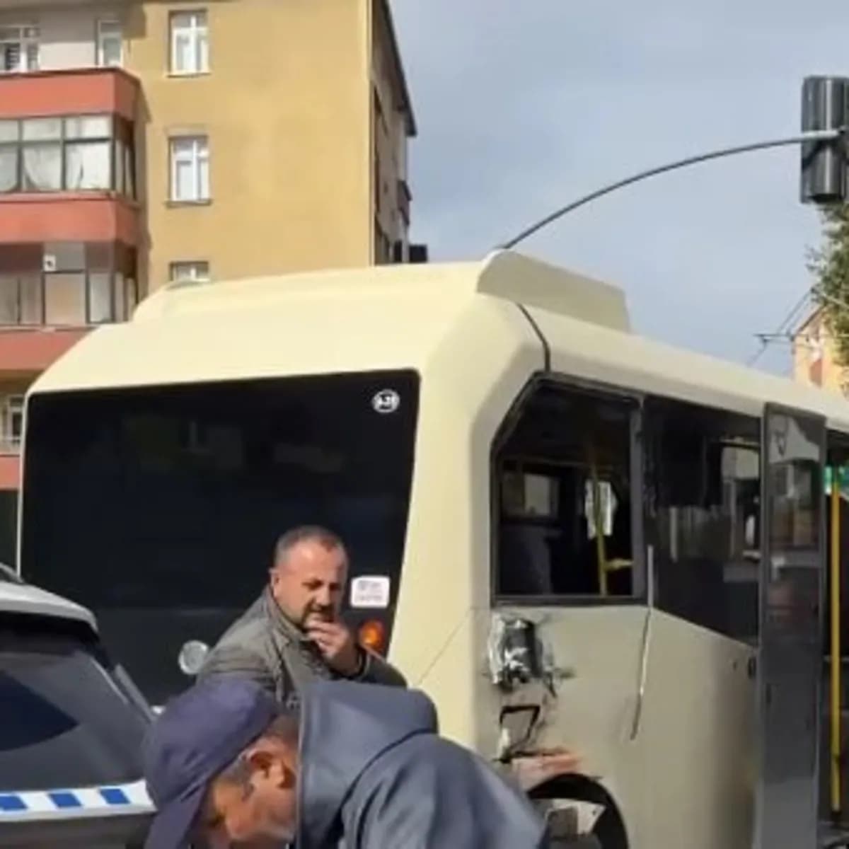 Güngören'de Tramvay ile Minibüs Çarpıştı: Yaralılar Var