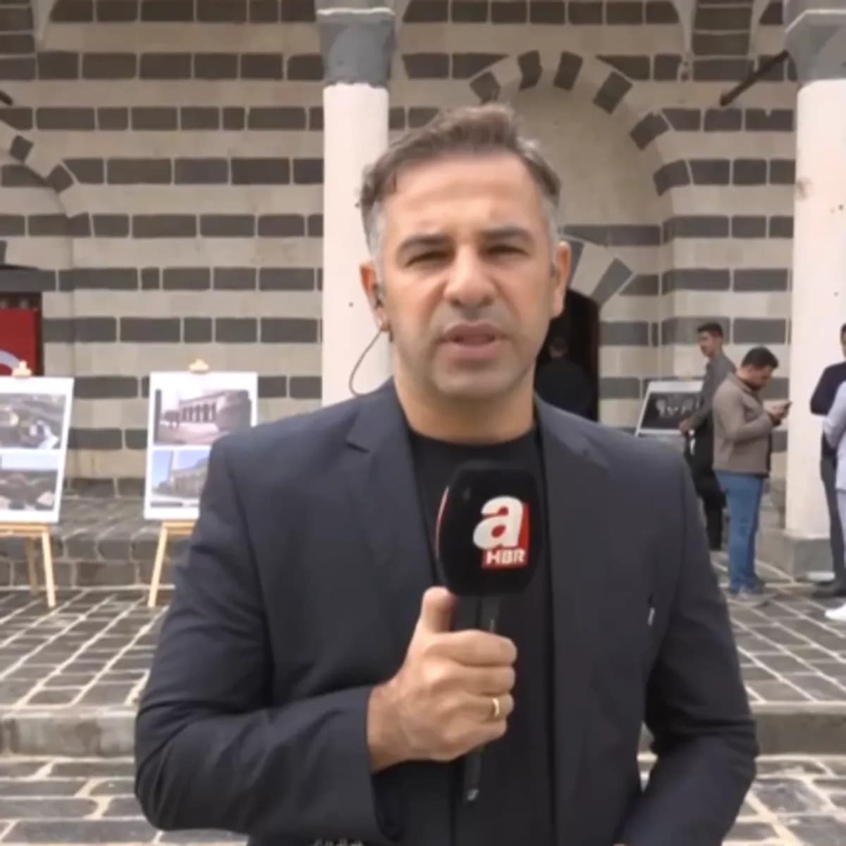 Diyarbakır'da Depremde Hasar Gören Tarihi Camiler Restore Edilerek İbadete Açıldı