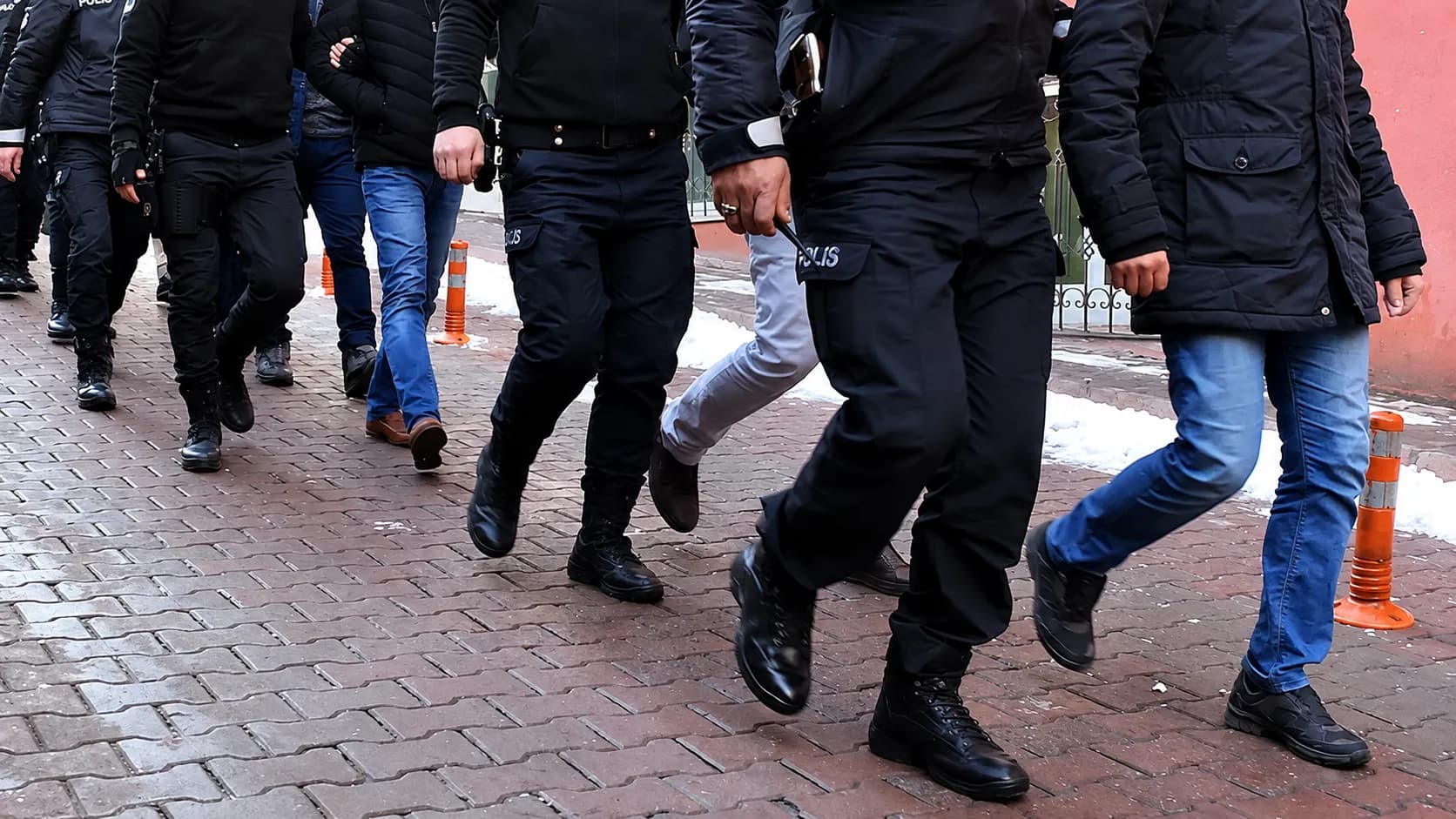 Kocaeli merkezli 9 ilde dolandırıcılık operasyonu: 31 zanlı tutuklandı