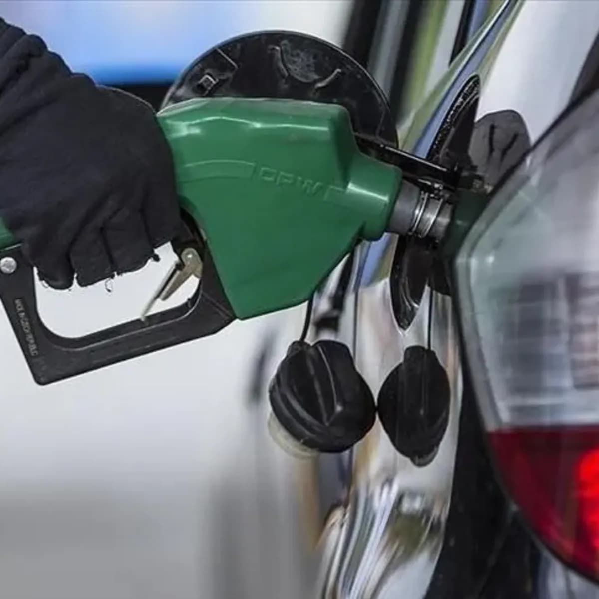 G7 ülkelerinden Trump'ın baskısı sonrası dev adım: 100 milyon varillik petrol rezervi piyasaya sürülüyor!