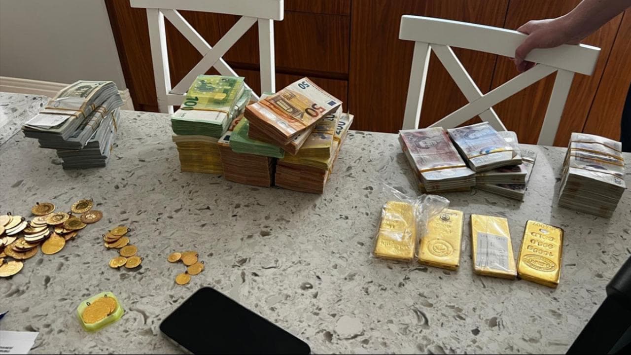 Mersin'deki Belediye Soruşturmasında Evden Servet Çıktı