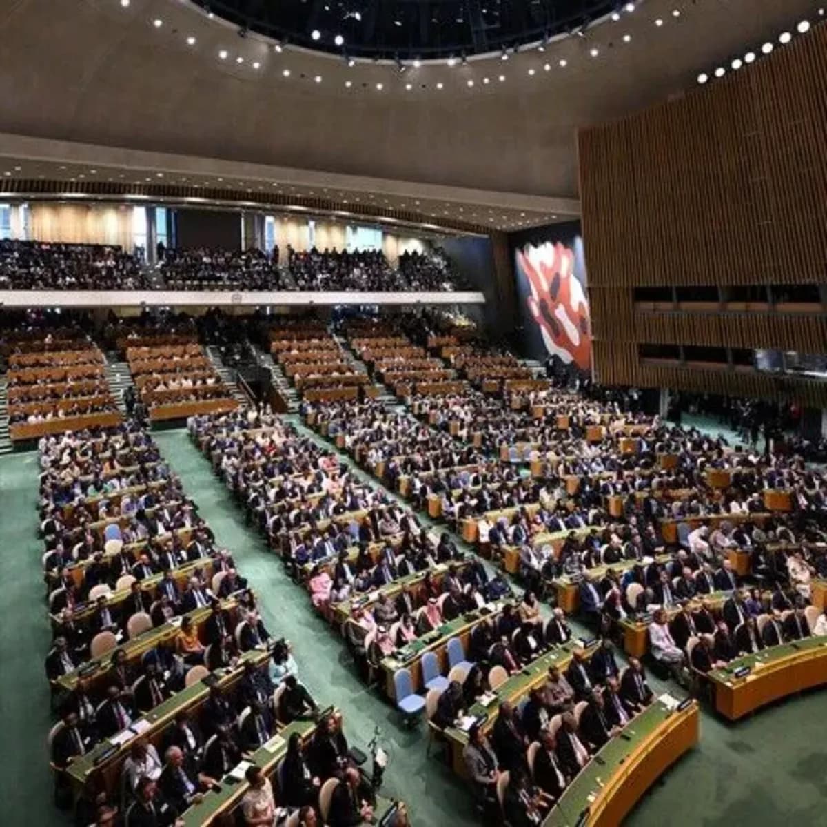 ABD, Talebe Uymayan İki İranlı Diplomatı Ülkeden Çıkardı