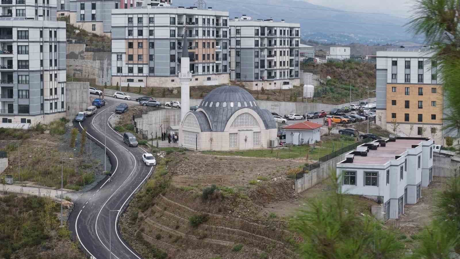 Hatay’da depremin ardından inşa edilen 136’ncı cami ibadete açıldı