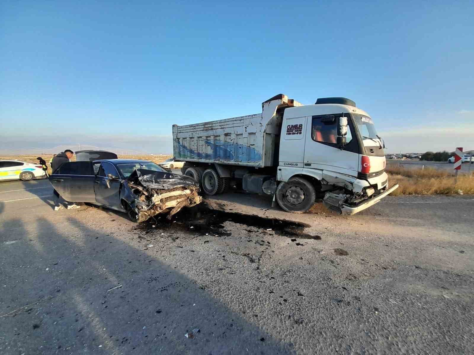 Konya'da Kamyon ve Otomobil Çarpıştı: 1 Kişi Yaralandı