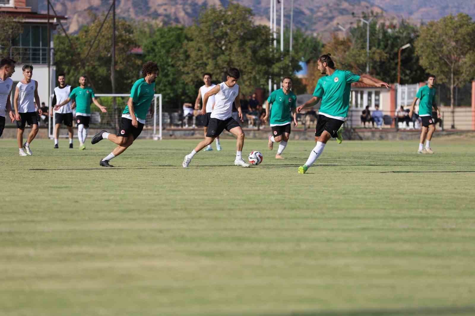 Nazilli Şehir Spor ve İncirliova Belediyespor Hazırlık Maçında Yenişemedi