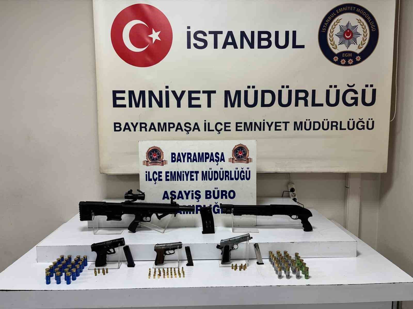 Bayrampaşa'da Ev Baskınında Çok Sayıda Silah ve Mühimmat Ele Geçirildi
