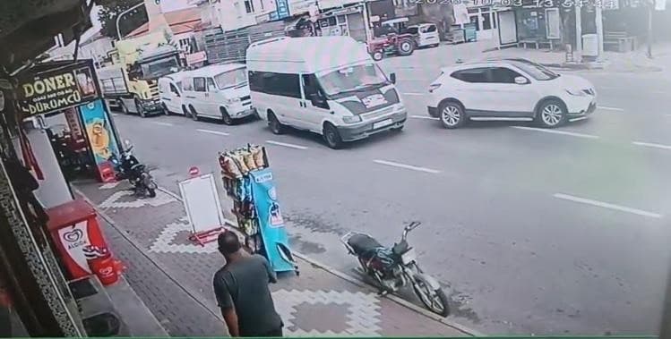 Nevşehir'de Tırın Karıştığı Zincirleme Kaza Güvenlik Kamerasına Yansıdı