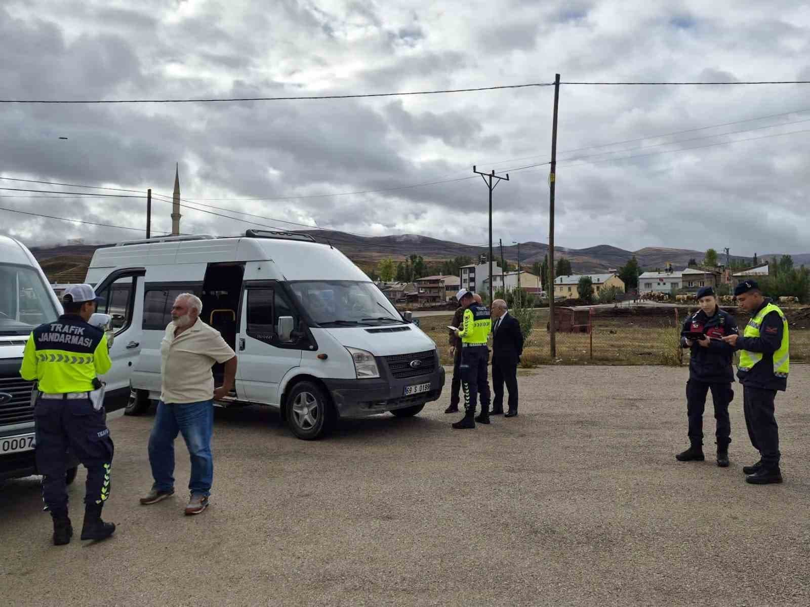 Bayburt'ta Öğrenci Servislerine Sıkı Denetim