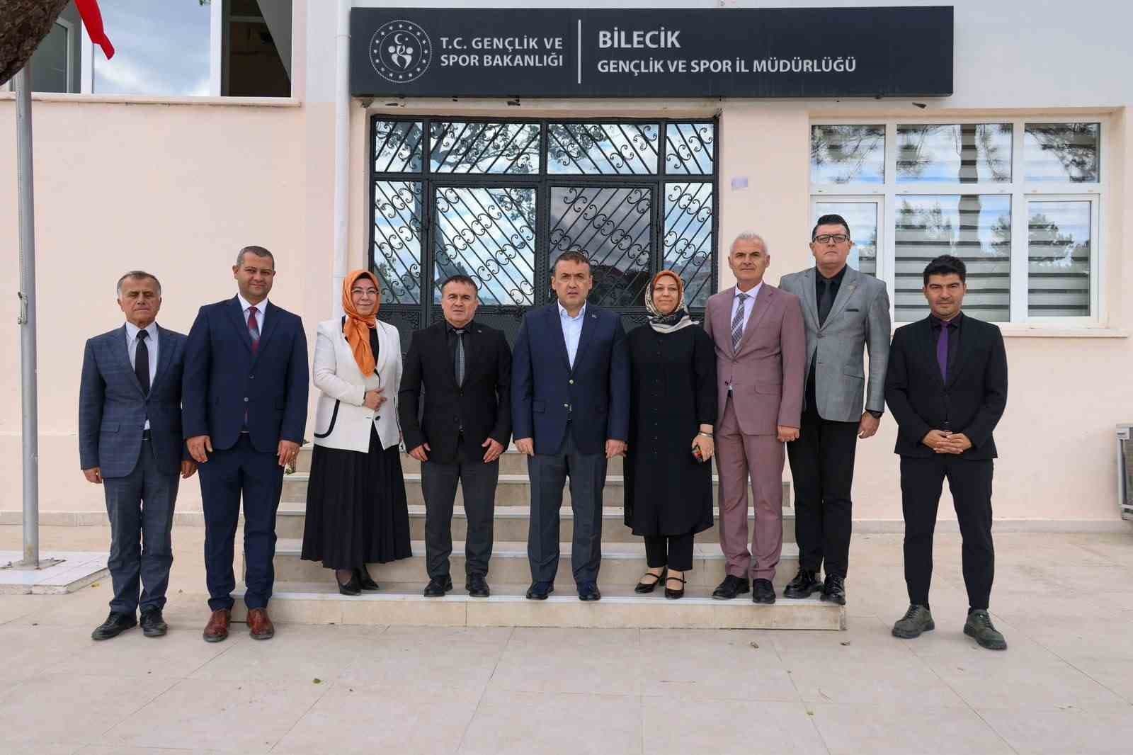 Vali Sözer, Gençlik ve Spor İl Müdürlüğü'nün Geçici Binasını Ziyaret Etti