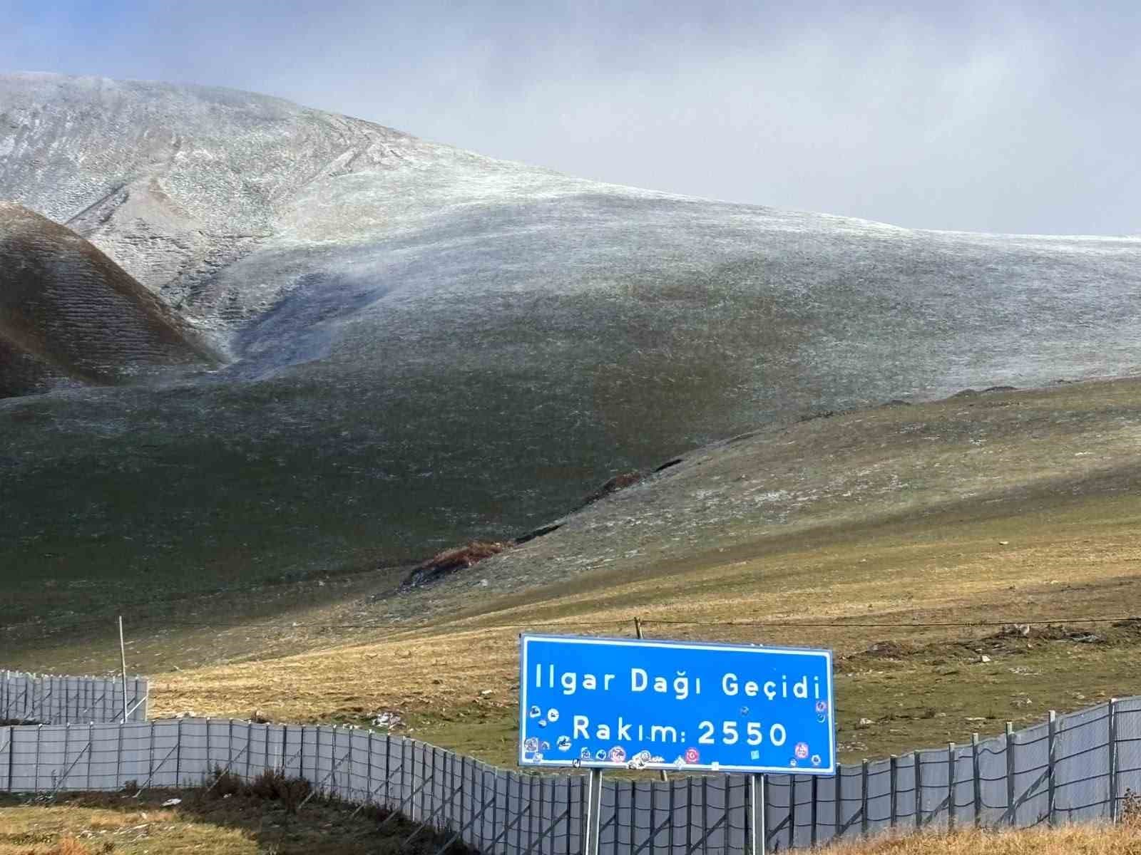 Ilgar Dağı'nda Kar ve Tipi Ulaşımı Olumsuz Etkiledi