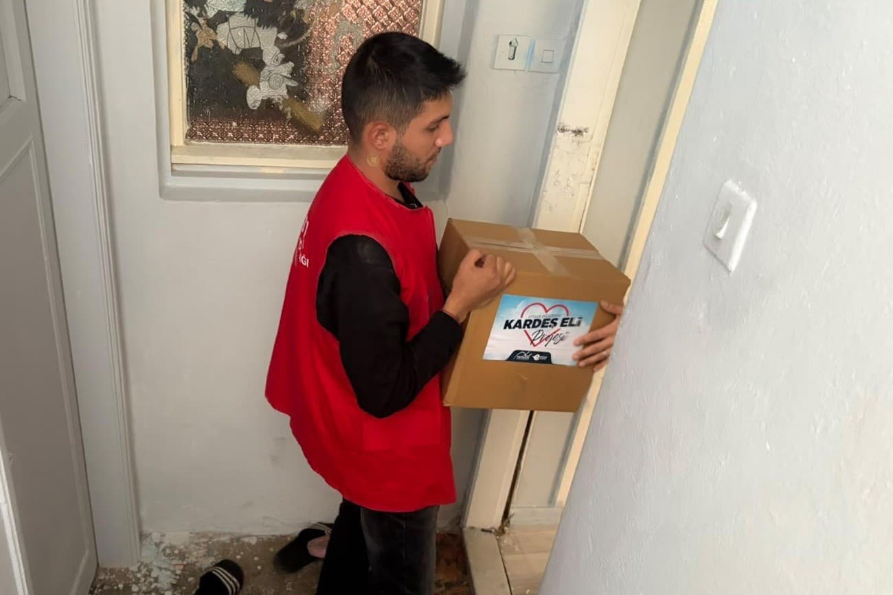 Efeler Belediyesi'nden İhtiyaç Sahibi Ailelere 'Kardeşeli' Desteği