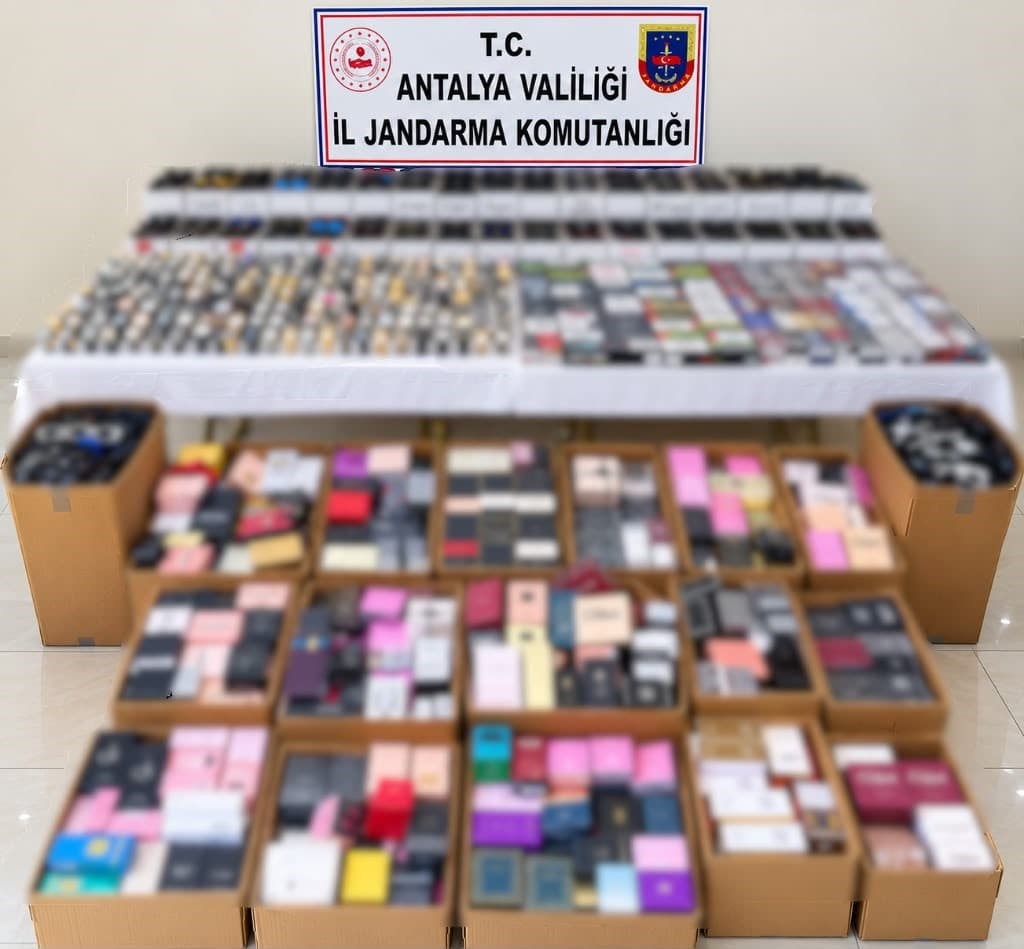 Manavgat'ta Milyonluk Kaçak Ürün Operasyonu