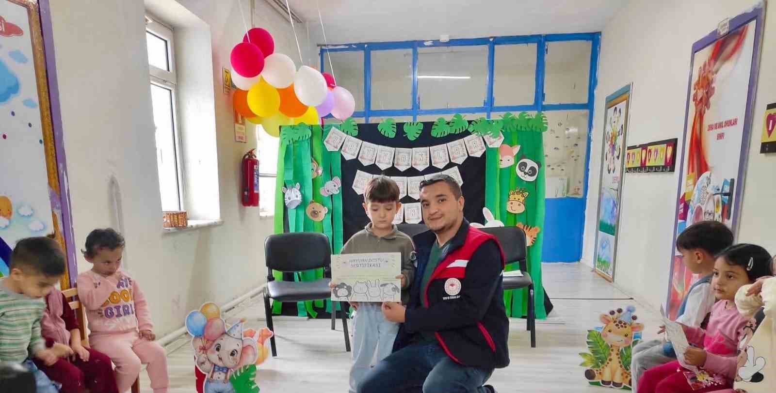 Başmakçı'da Anaokulu Öğrencilerine Hayvan Sevgisi Aşılandı