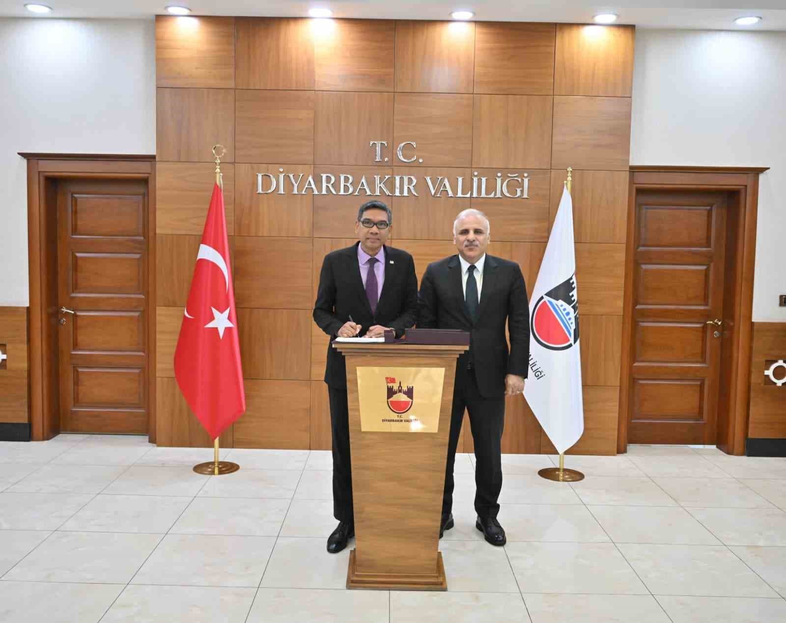Malezya Büyükelçisi Adlan Mohd Shaffieq'ten Vali Murat Zorluoğlu'na Ziyaret