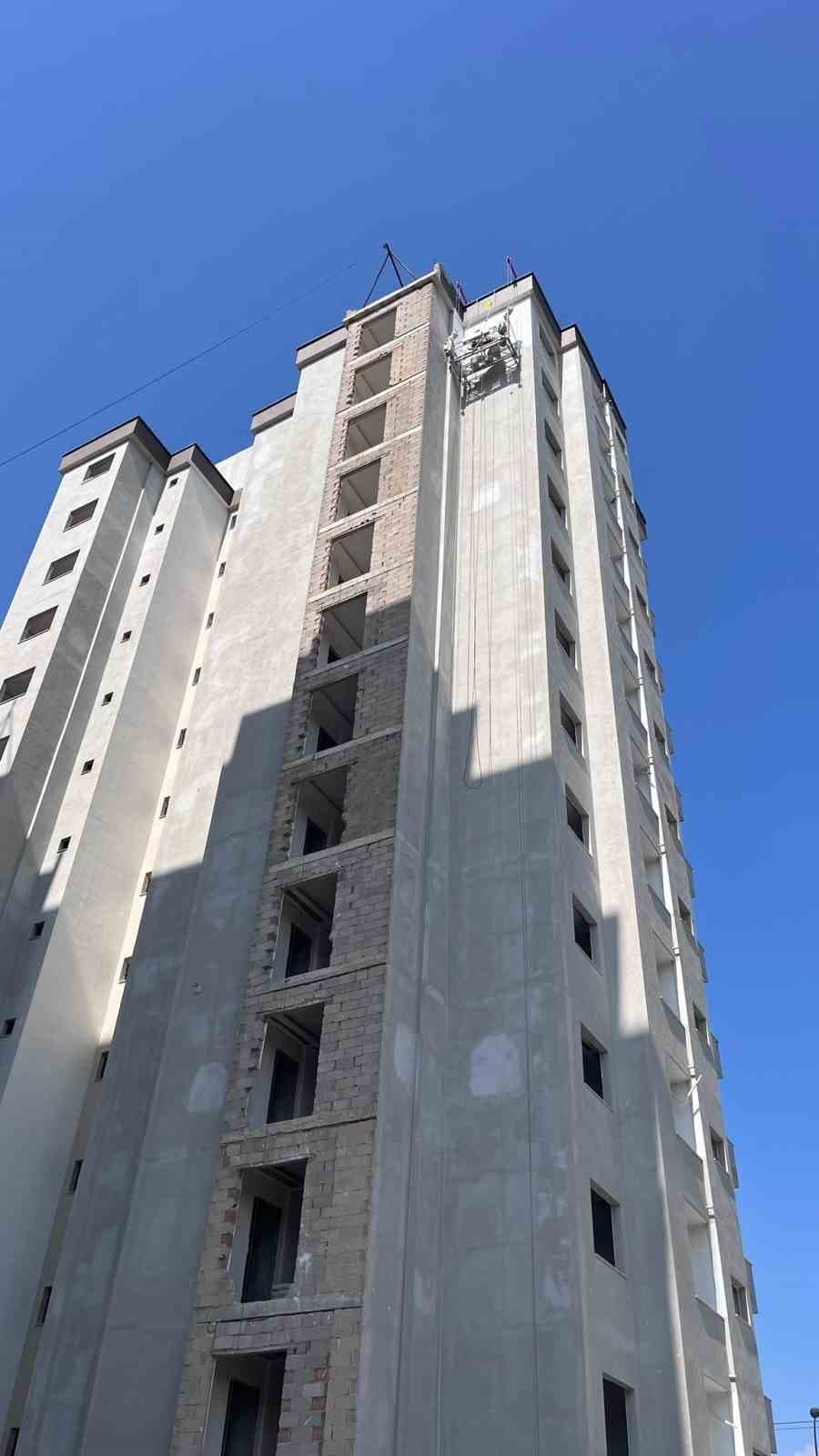 Adana'da 11. Katta Mahsur Kalan İşçiler Kurtarıldı