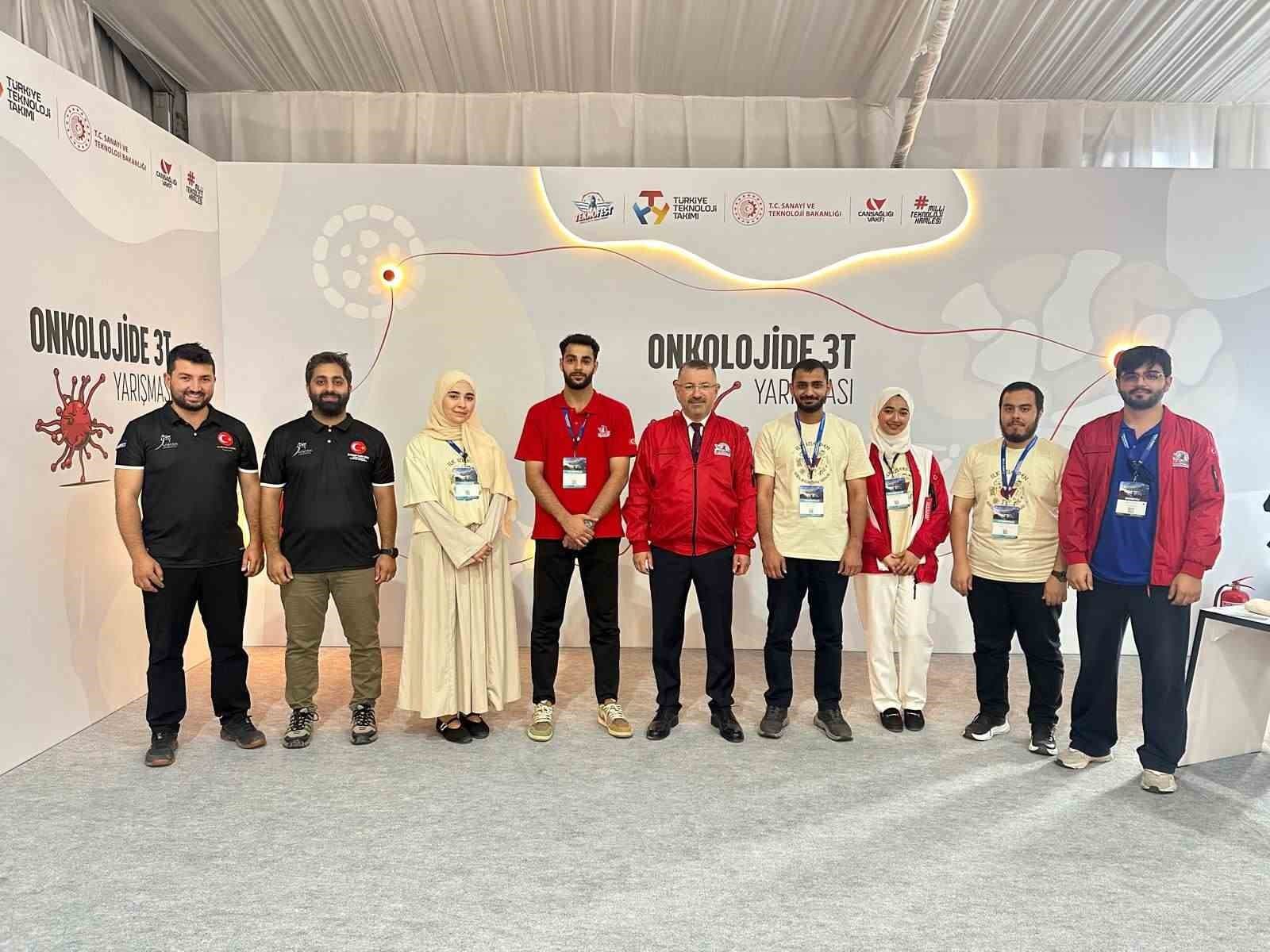 Rektör Prof. Dr. Fatih Kırışık, TEKNOFEST'teki KBÜ Takımlarıyla Bir Araya Geldi