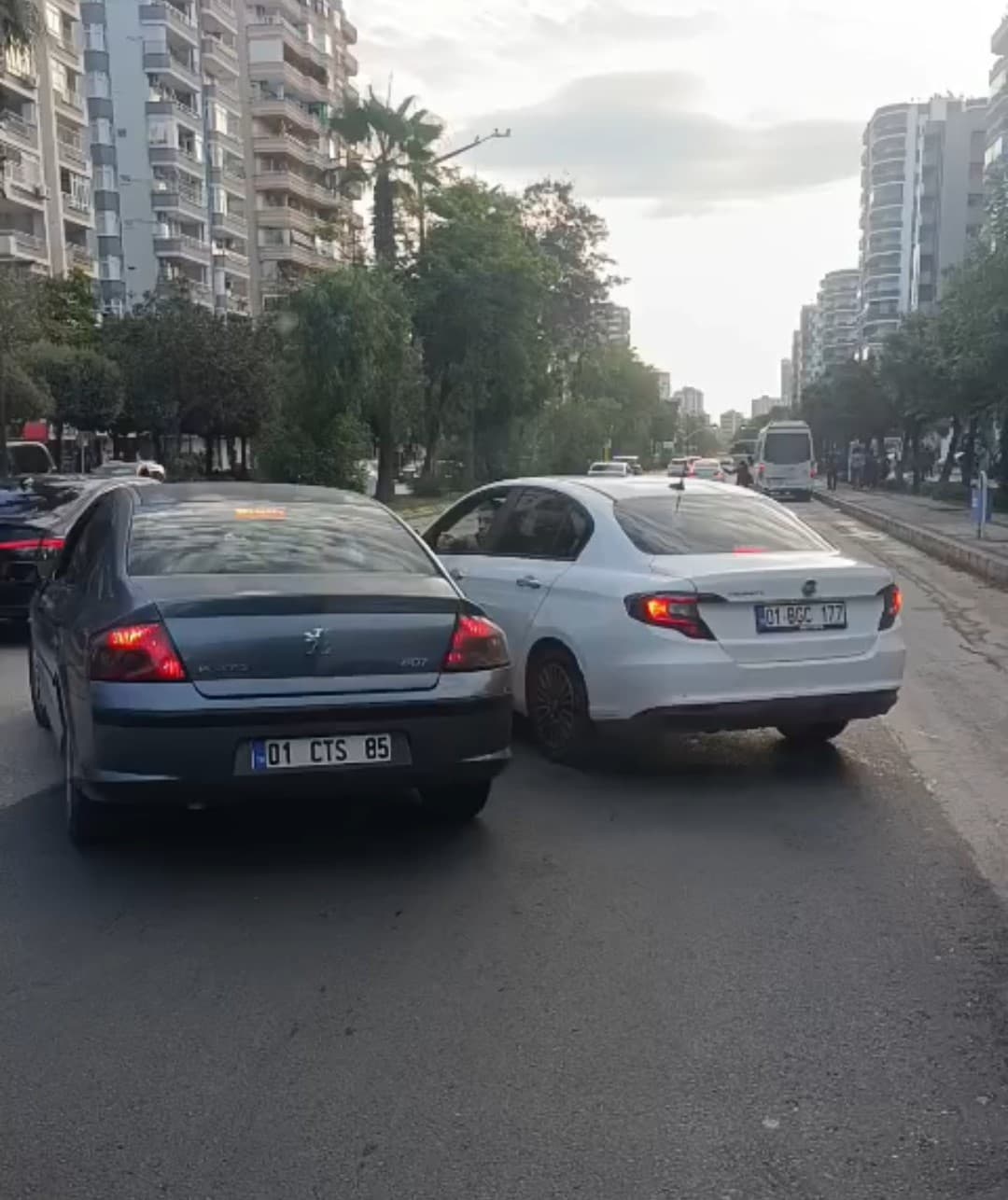 Adana'da İlginç Tartışma: 180 Bin Liralık Ceza Korkusu Araçtan İndirmedi