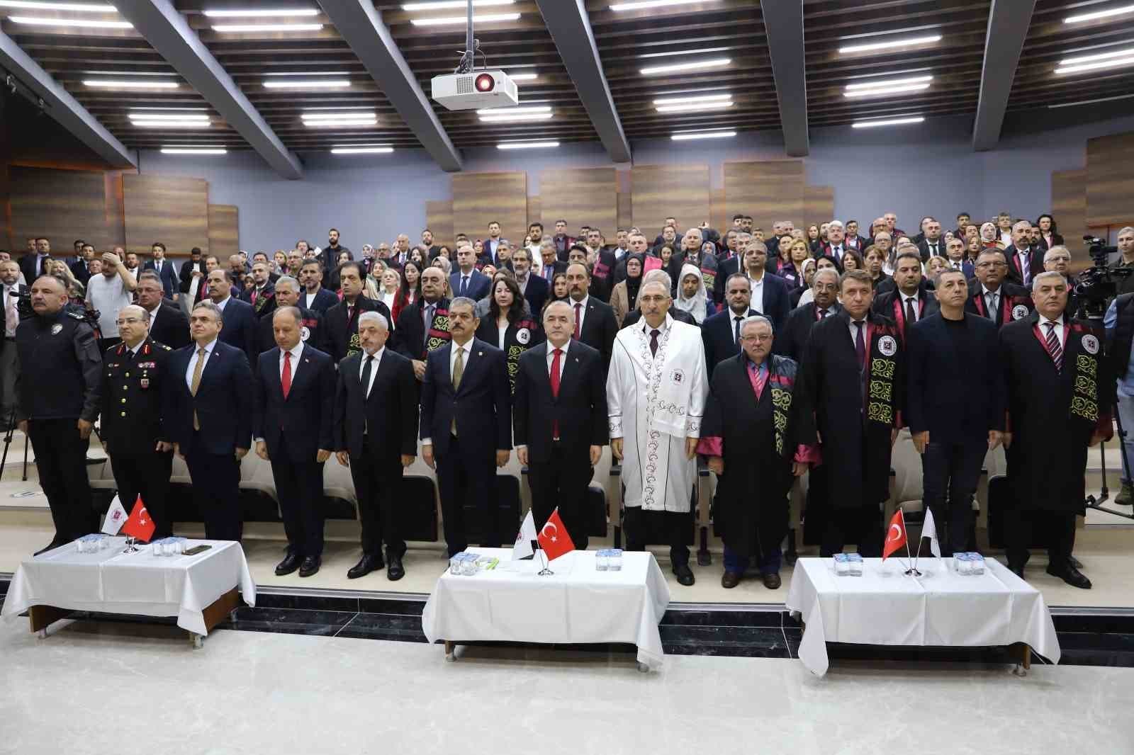 Fırat Üniversitesi'nde 2026-2027 Akademik Yılı Coşkuyla Başladı